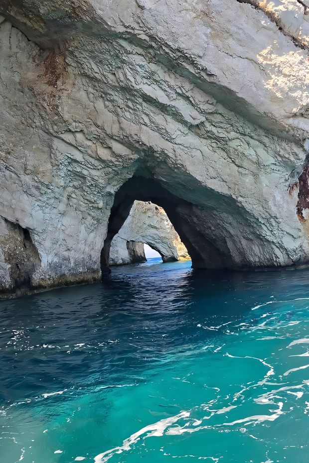 15 Breathtaking Things to Do in Greece for an Epic Mediterranean Adventure